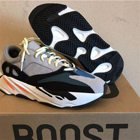 yeezy 700 original